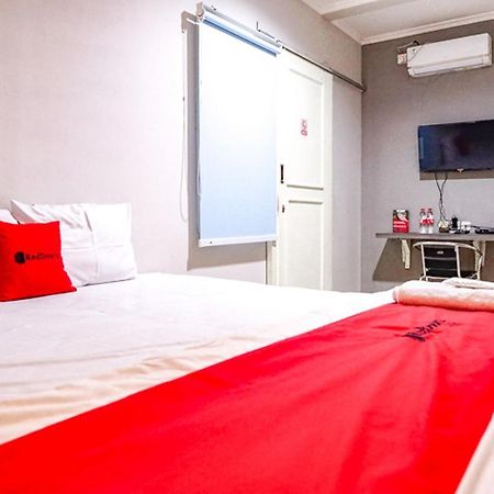 Reddoorz @ Citraland Surabaya Hotel Luaran gambar