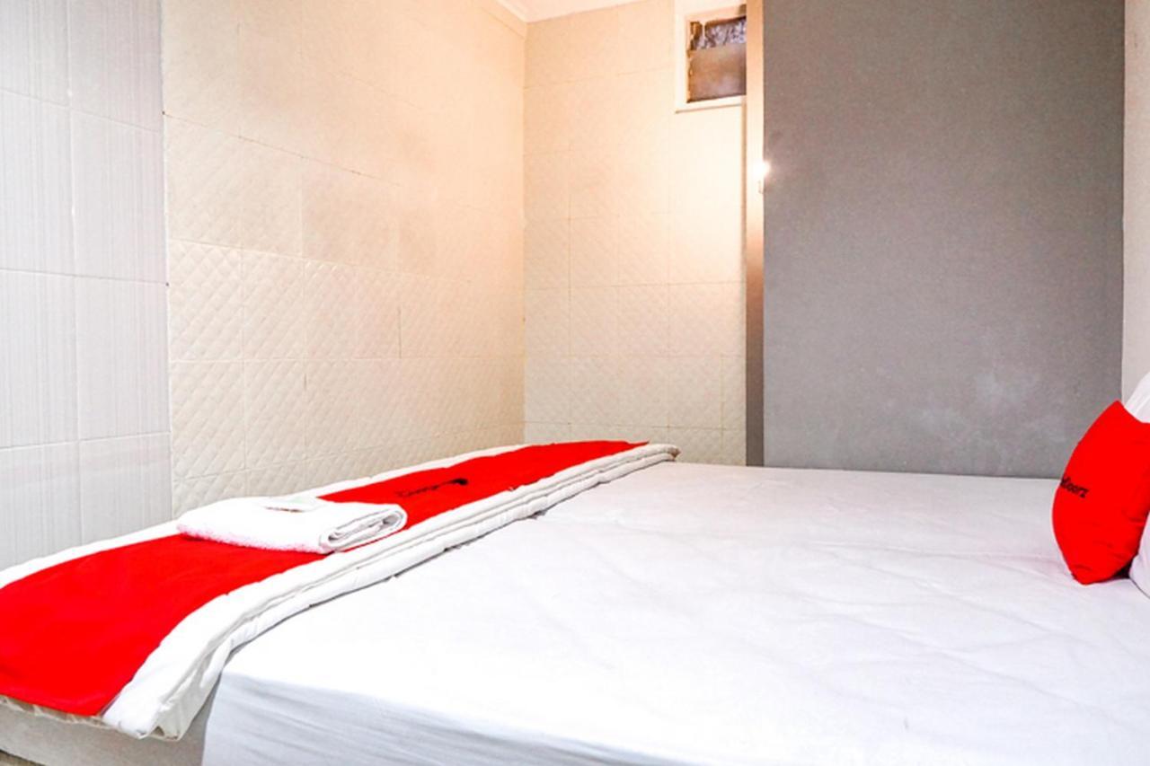 Reddoorz @ Citraland Surabaya Hotel Luaran gambar
