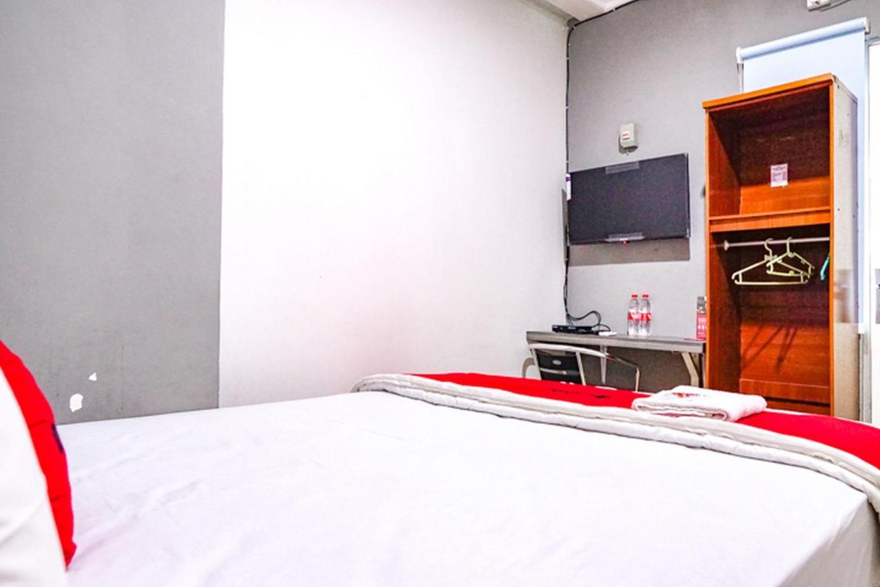Reddoorz @ Citraland Surabaya Hotel Luaran gambar