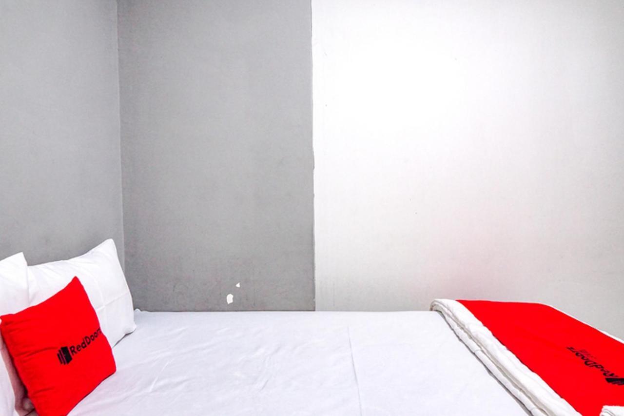 Reddoorz @ Citraland Surabaya Hotel Luaran gambar